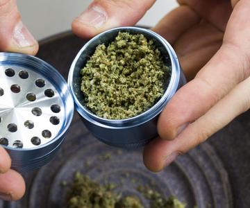 ¿Por qué no hay muchos dispensarios que vendan cannabis pre molido?