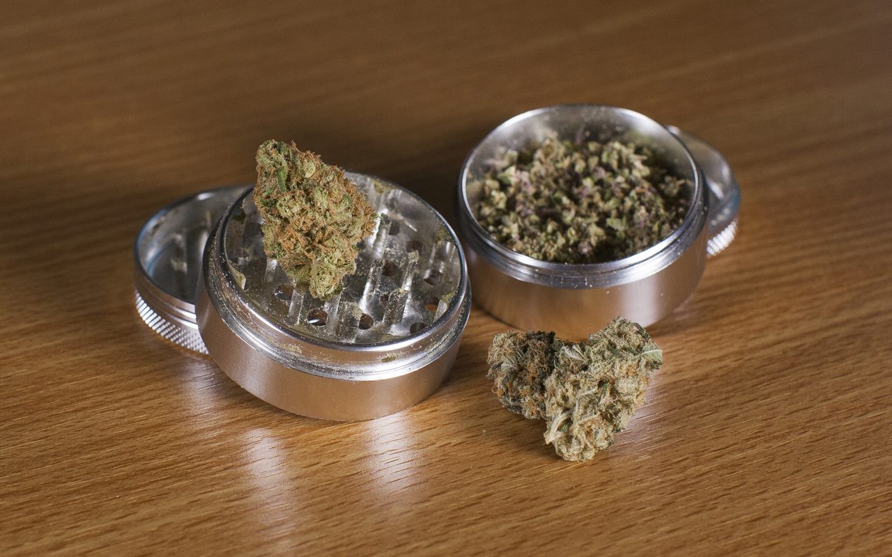 ¿Qué es un molinillo y cómo se usa para el cannabis?